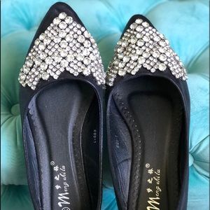 Black Shoes with Gorgeous Rhinestones